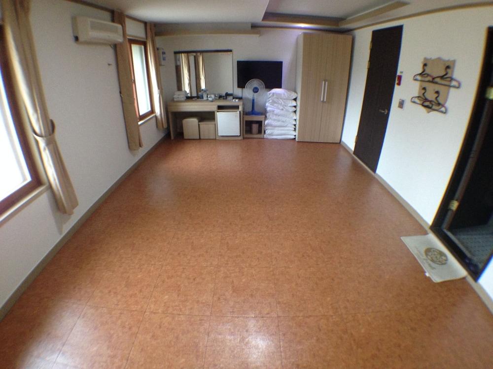 Suanbo Saipan Hot Spring Hotel Chungju Exteriör bild