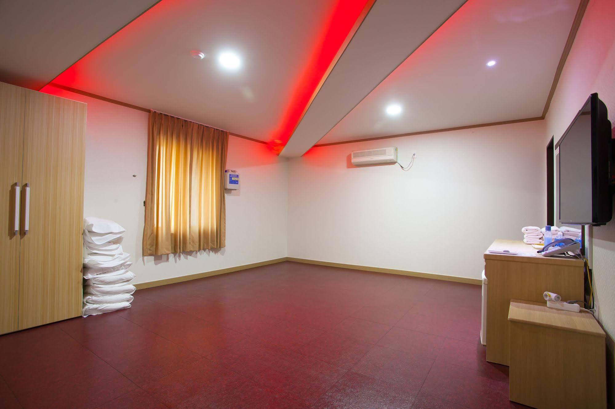 Suanbo Saipan Hot Spring Hotel Chungju Exteriör bild
