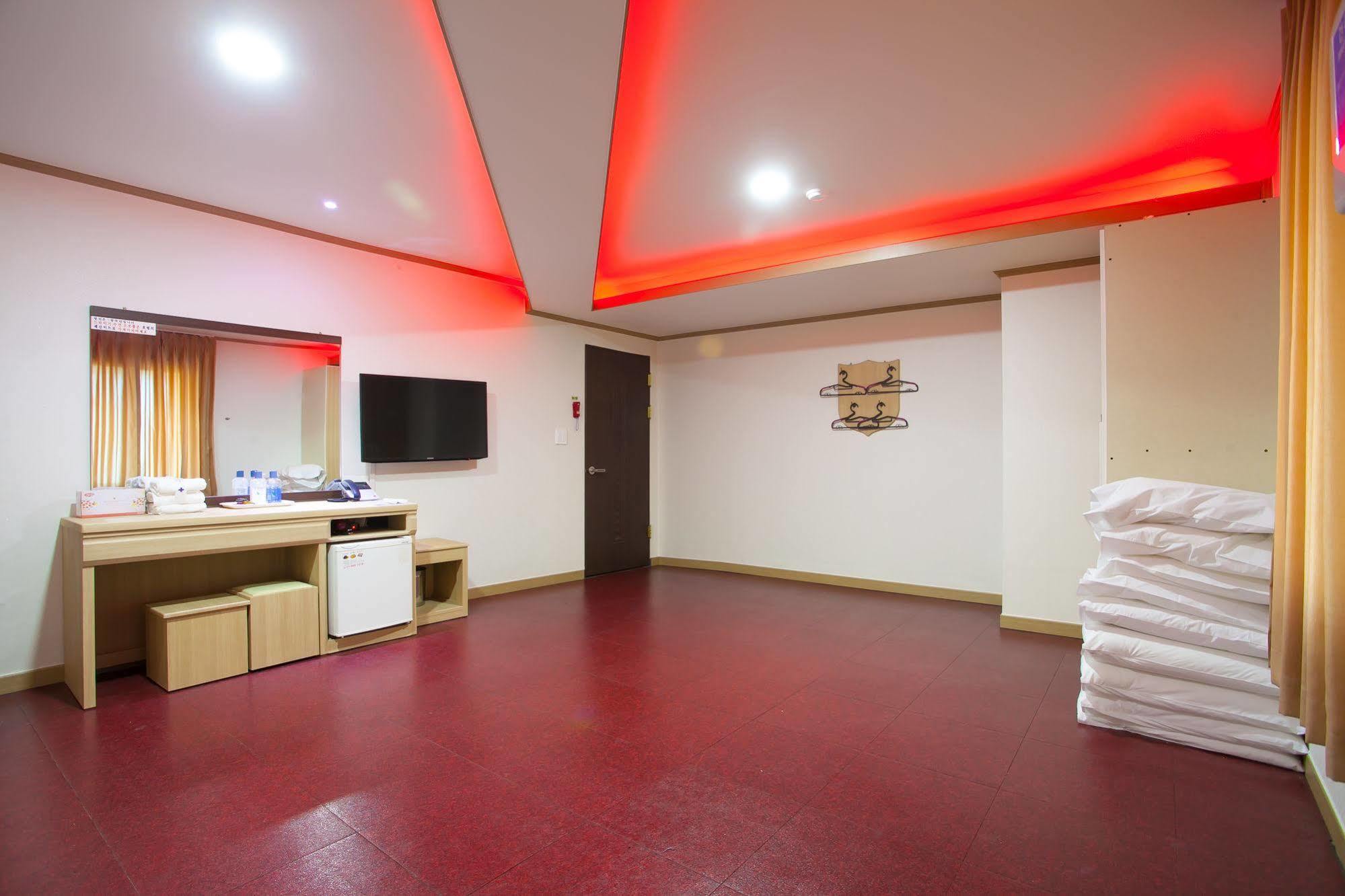 Suanbo Saipan Hot Spring Hotel Chungju Exteriör bild